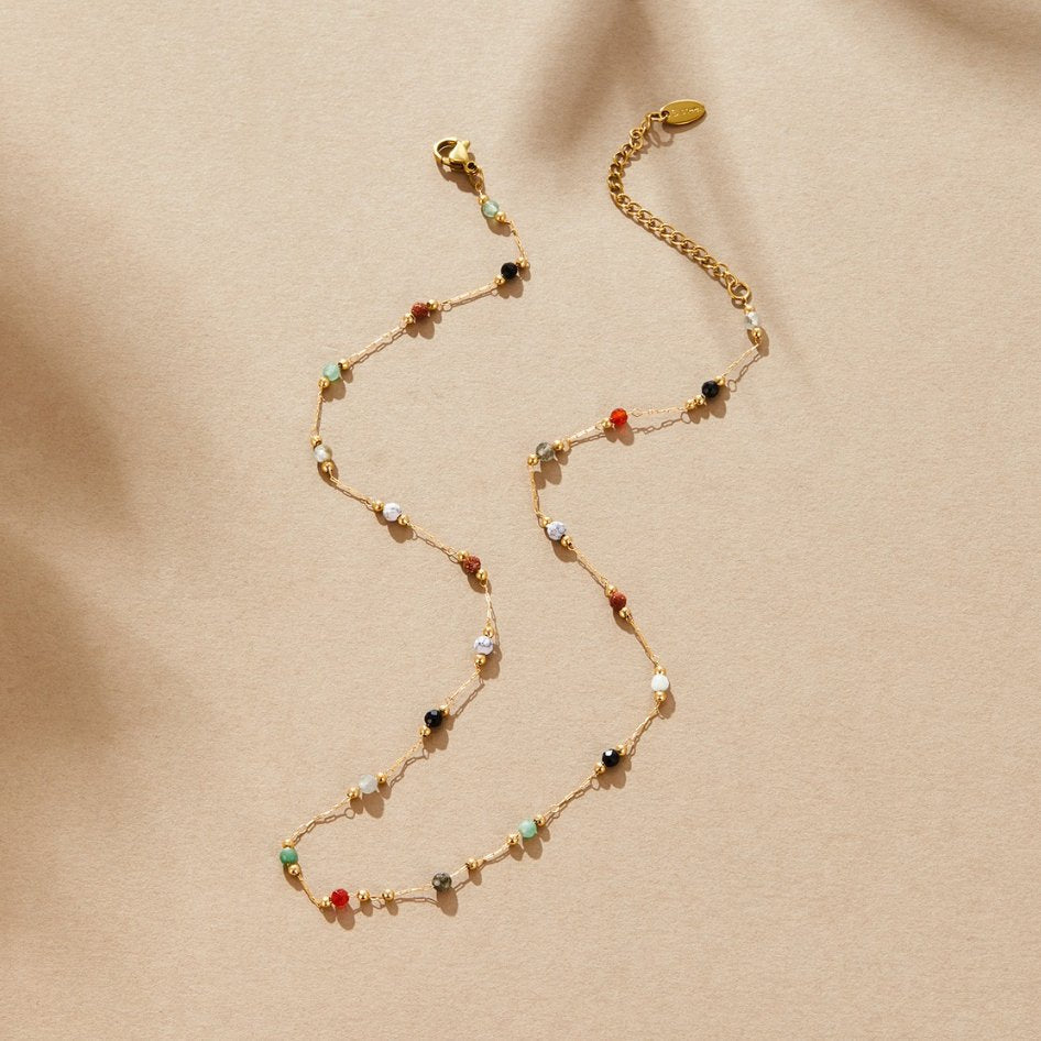 Collar minimalista con gema