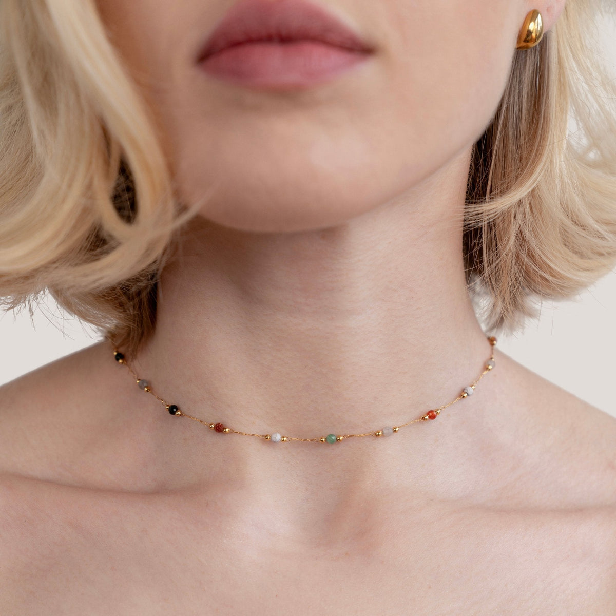 Collar minimalista con gema